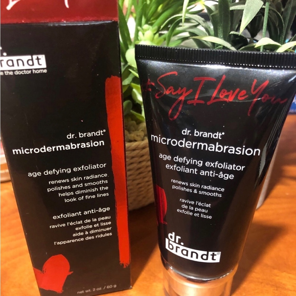 NEW Dr. Brandt Microdermabrasion Age Defying Exfoliator